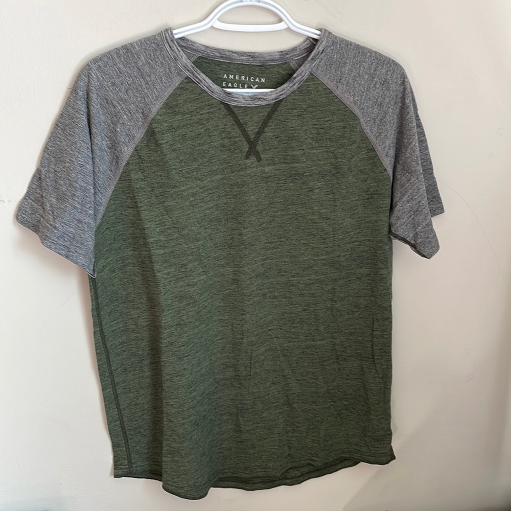 American Eagle Tshirt
